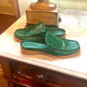 Gently worn Mansur Gavriel Walker Mule in Leaf. Size 7.5, EU 37.5